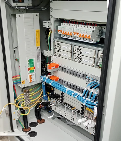 Fibre and network equipment in an installation cabinet